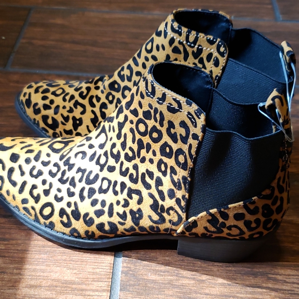 🆕️Boots - Picture 2 of 3
